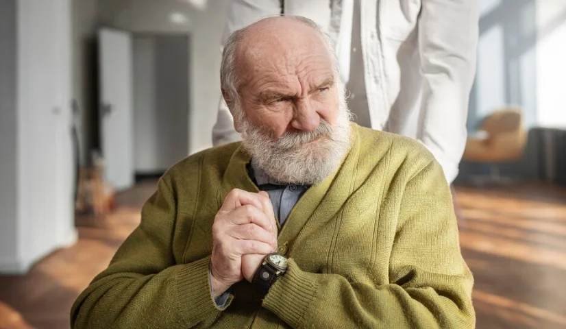 мужчина со старческим слабоумием